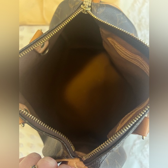 Louis Vuitton
LV Monogram Speedy 25 2007 - Picture 12 of 17